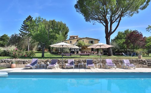 Estate in Saint-Saturnin-lès-Apt, Provence-Alpes-Côte d'Azur, France 1