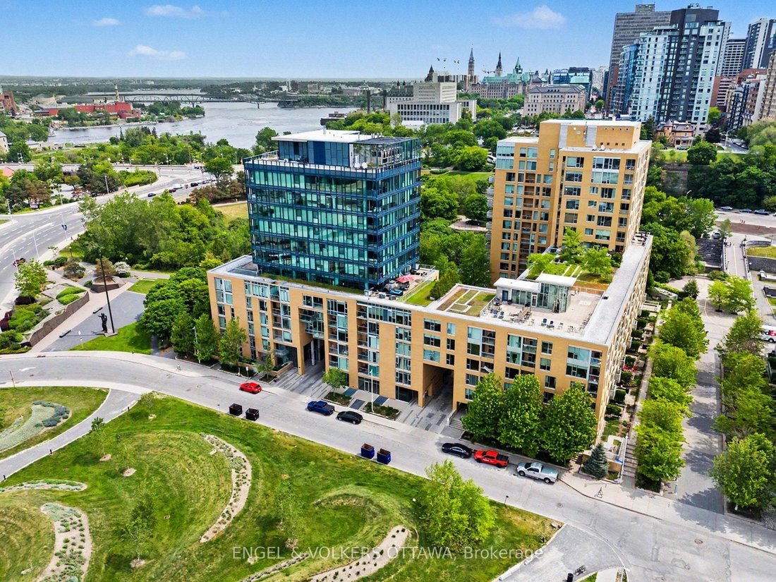 Condo in Ottawa, Ontario, Canada 1 - 18133246