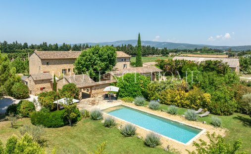 Estate in Robion, Provence-Alpes-Côte d'Azur, France 1