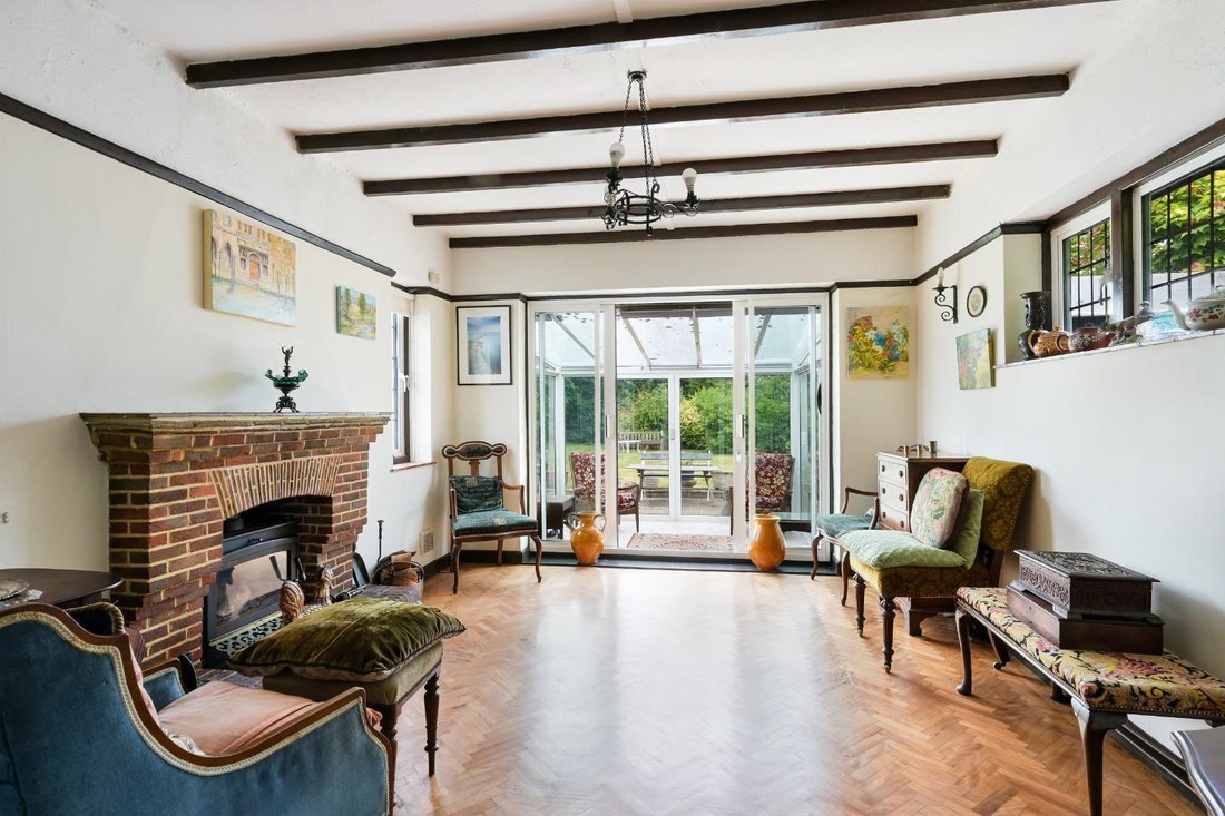 Bungalow in Walton on the Hill, Reigate and Banstead, England 2 - 18127535