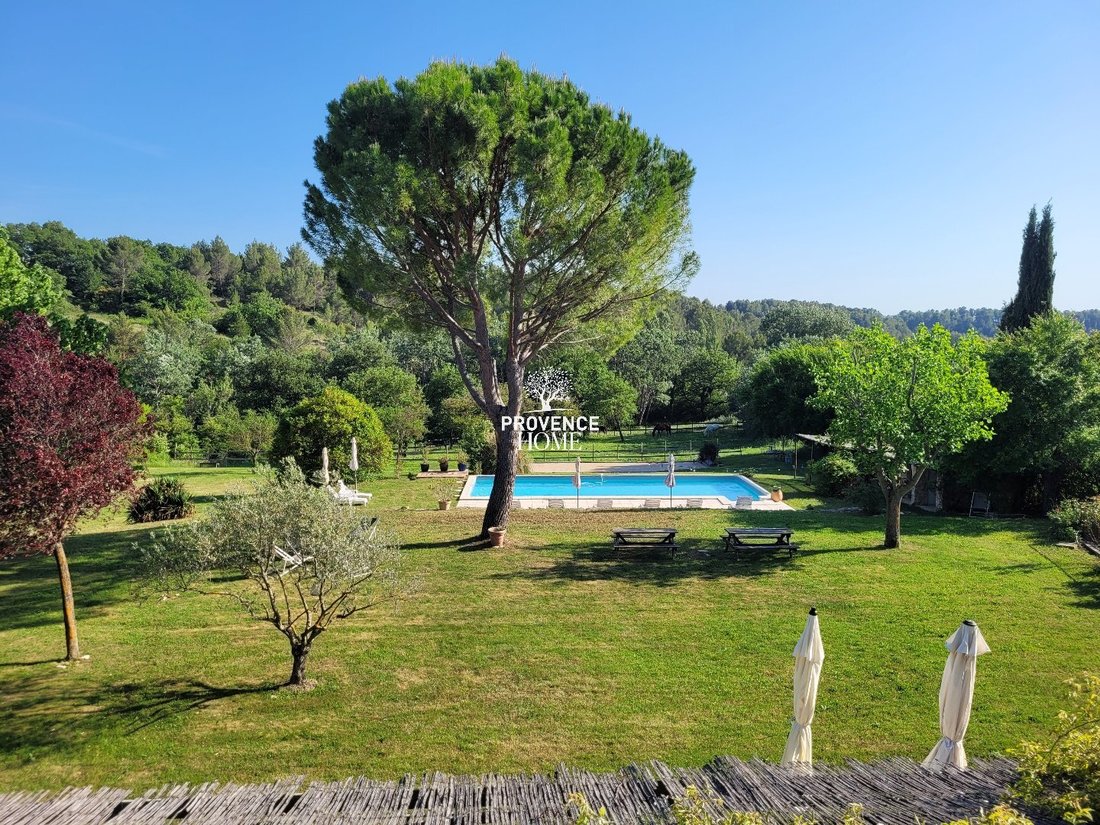 Estate in Saint-Saturnin-lès-Apt, Provence-Alpes-Côte d'Azur, France 4 - 18130743