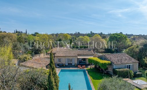 Estate in Gordes, Provence-Alpes-Côte d'Azur, France 1