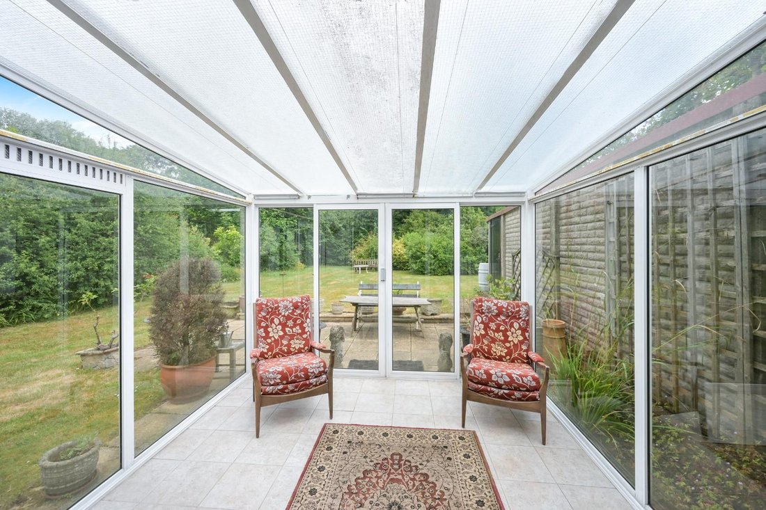 Bungalow in Walton on the Hill, Reigate and Banstead, England 3 - 18127535