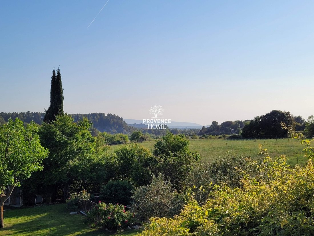 Estate in Saint-Saturnin-lès-Apt, Provence-Alpes-Côte d'Azur, France 3 - 18130743