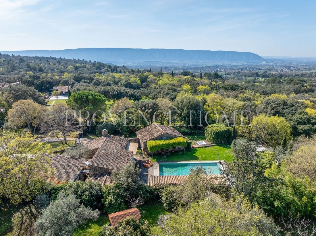 Estate in Gordes, Provence-Alpes-Côte d'Azur, France 2 - 18130825