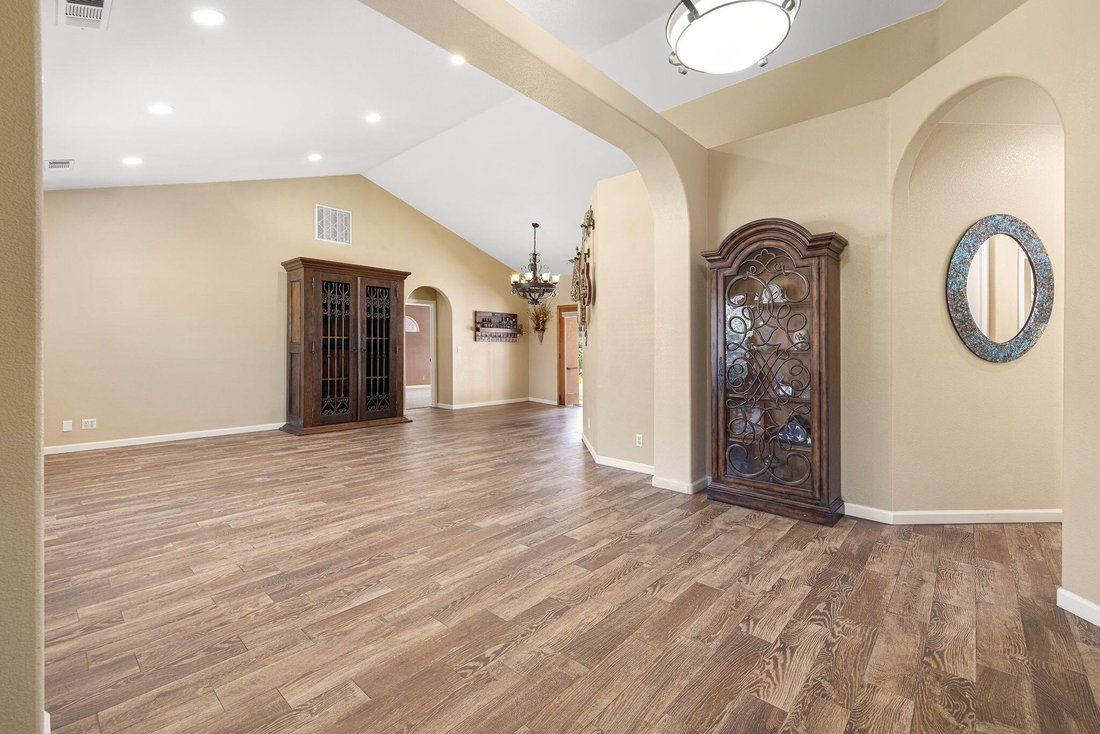 House in Visalia, California, United States 3 - 18134130