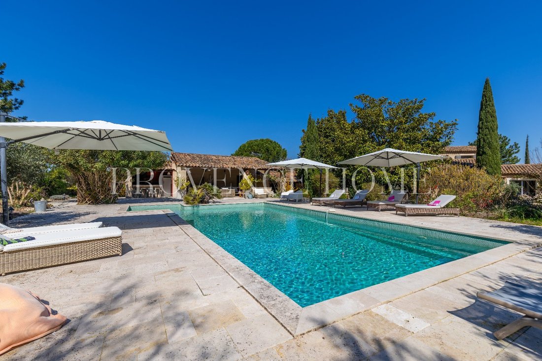 Estate in Maubec, Provence-Alpes-Côte d'Azur, France 2 - 18130827
