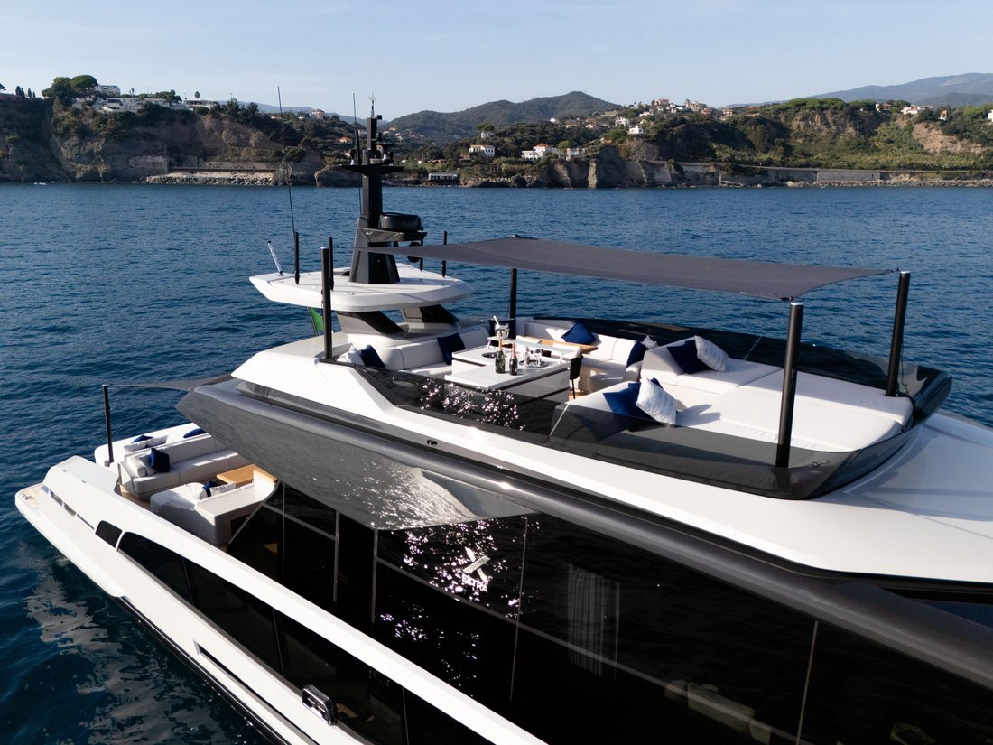 Motor Yacht in Italy 4 - 17885096