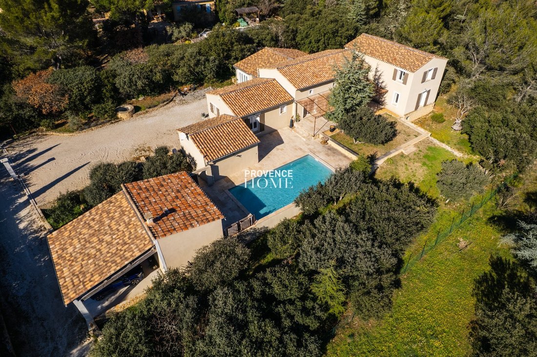 House in Cabrières-d'Avignon, Provence-Alpes-Côte d'Azur, France 1 - 18130788