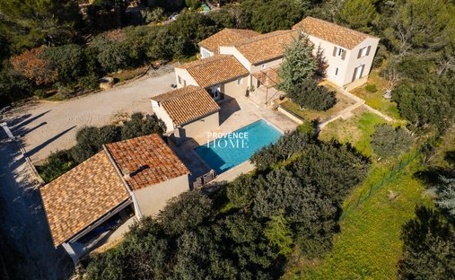 House in Cabrières-d'Avignon, Provence-Alpes-Côte d'Azur, France 1