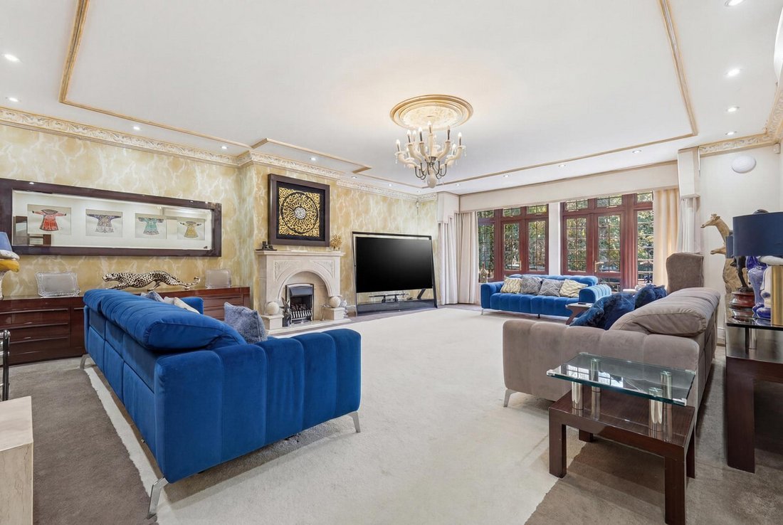 House in Little West Hatch, Chigwell, England 4 - 18131460
