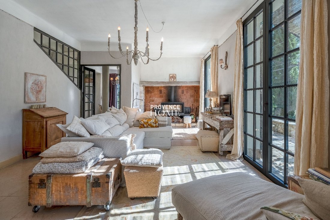 Estate in Oppède, Provence-Alpes-Côte d'Azur, France 4 - 18130665