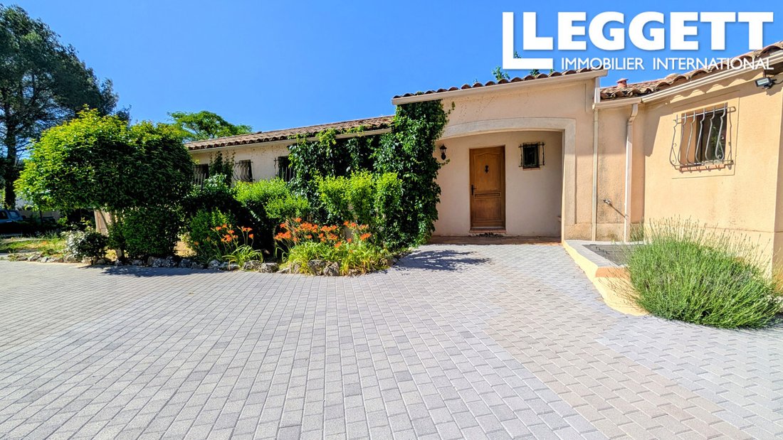 Villa in Cuges-les-Pins, Provence-Alpes-Côte d'Azur, France 2 - 18129781