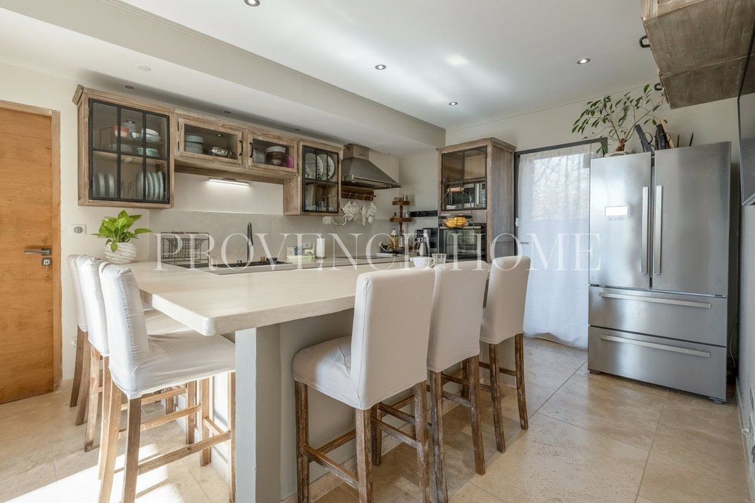 Estate in Gordes, Provence-Alpes-Côte d'Azur, France 5 - 18130820