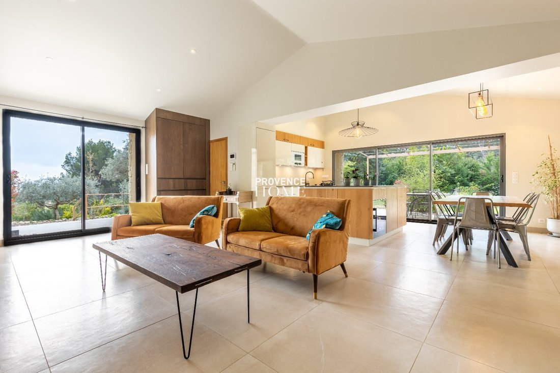 Estate in Saumane-de-Vaucluse, Provence-Alpes-Côte d'Azur, France 3 - 18130720