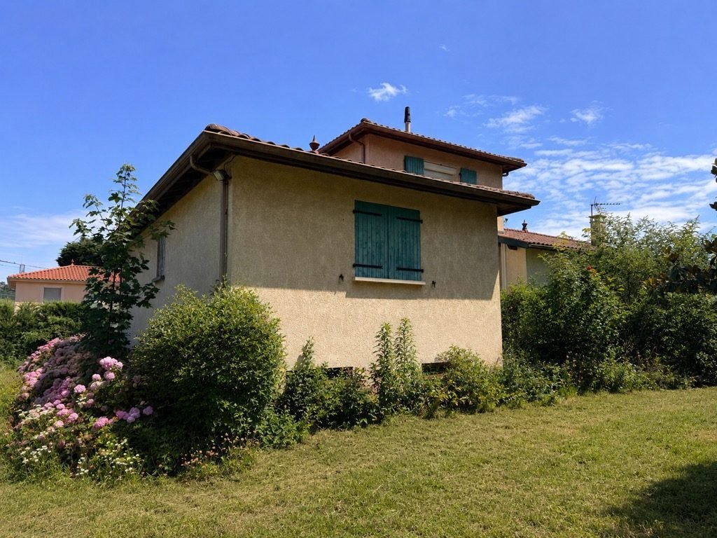Villa in Collonges-au-Mont-d'Or, Auvergne-Rhône-Alpes, France 1 - 17439852