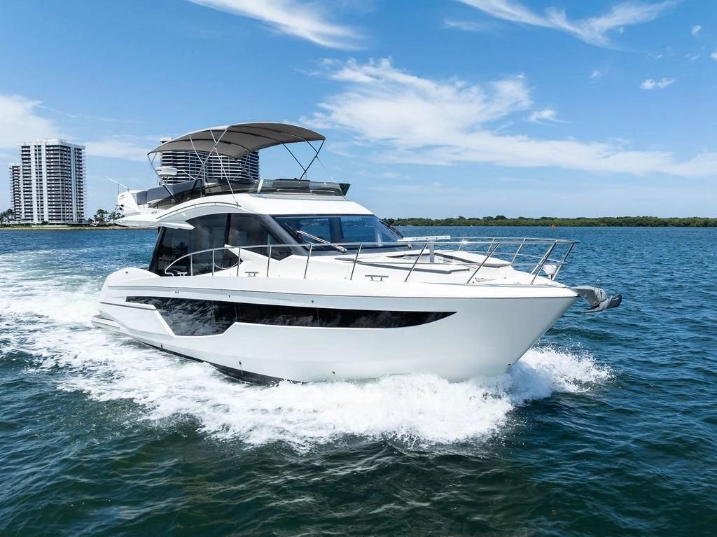 Motor Yacht in United States 1 - 17885433