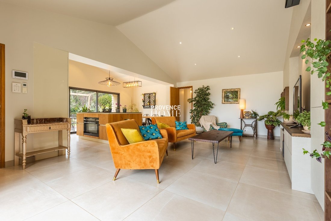 Estate in Saumane-de-Vaucluse, Provence-Alpes-Côte d'Azur, France 4 - 18130720