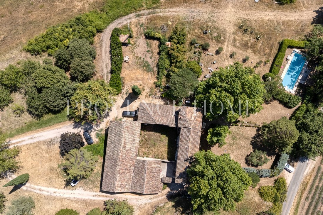 Estate in Lacoste, Provence-Alpes-Côte d'Azur, France 2 - 18130829
