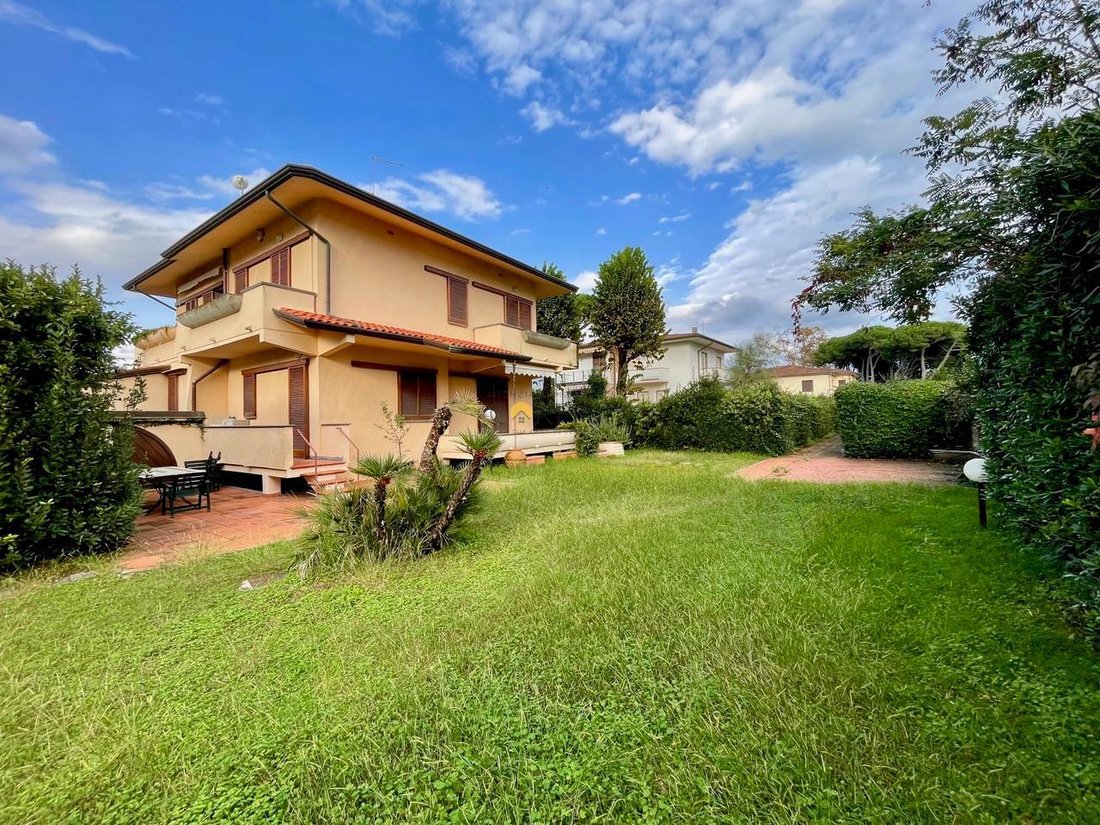 Villa in Pietrasanta, Tuscany, Italy 5 - 18127688