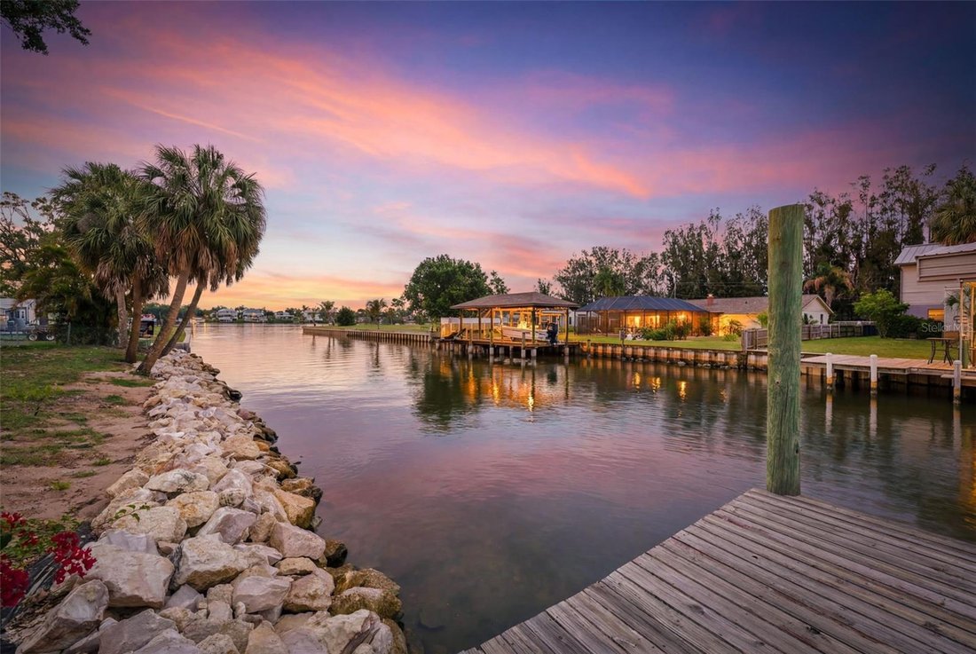 House in Gibsonton, Florida, United States 5 - 18133156