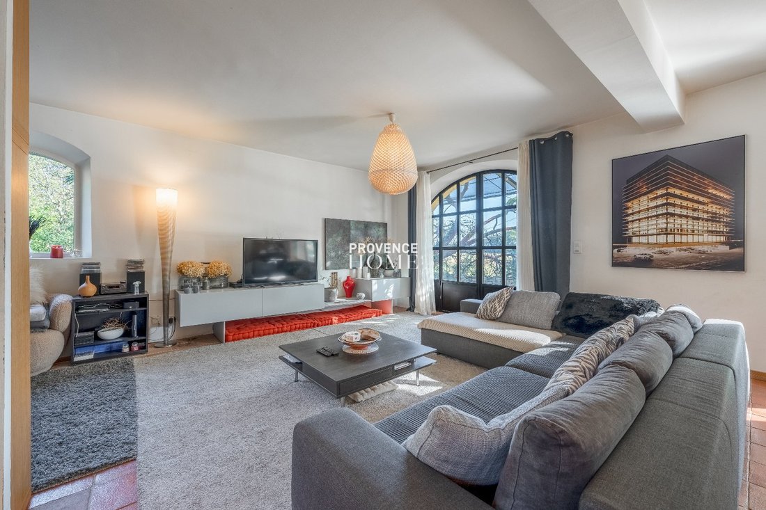 Estate in Cabrières-d'Avignon, Provence-Alpes-Côte d'Azur, France 4 - 18130794
