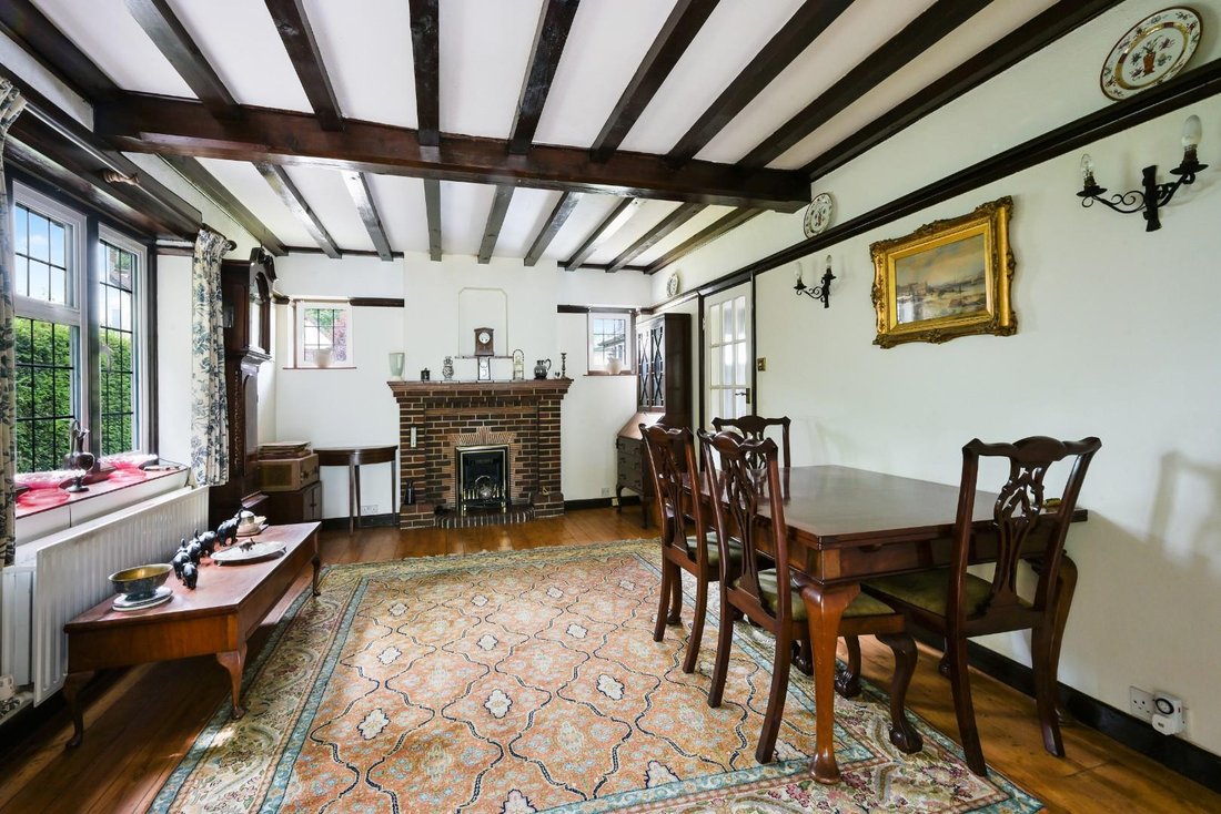 Bungalow in Walton on the Hill, Reigate and Banstead, England 4 - 18127535