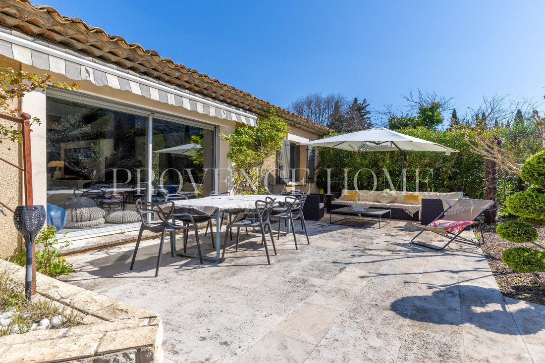 Estate in Maubec, Provence-Alpes-Côte d'Azur, France 3 - 18130827
