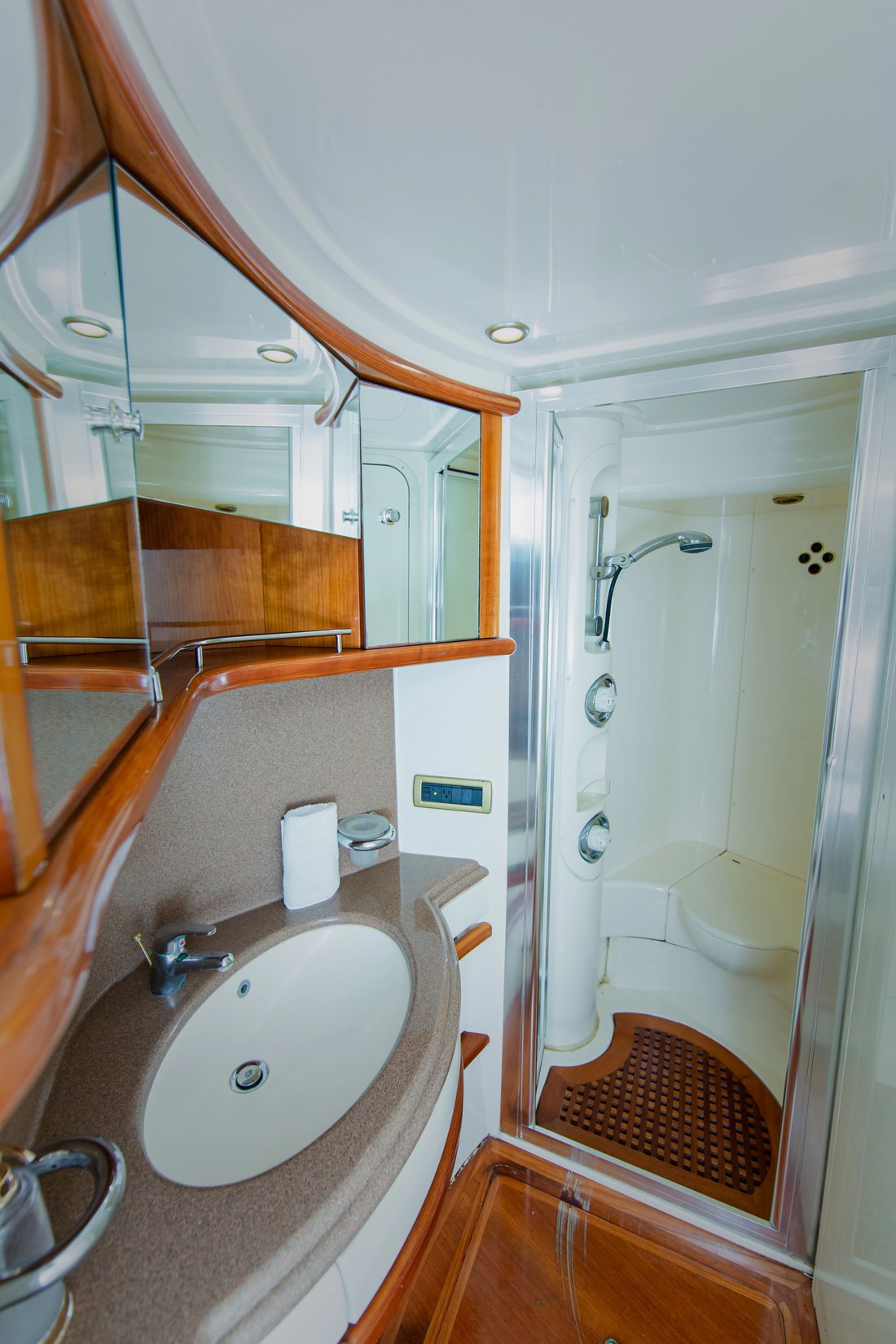 Motor Yacht in Mexico 5 - 17885397