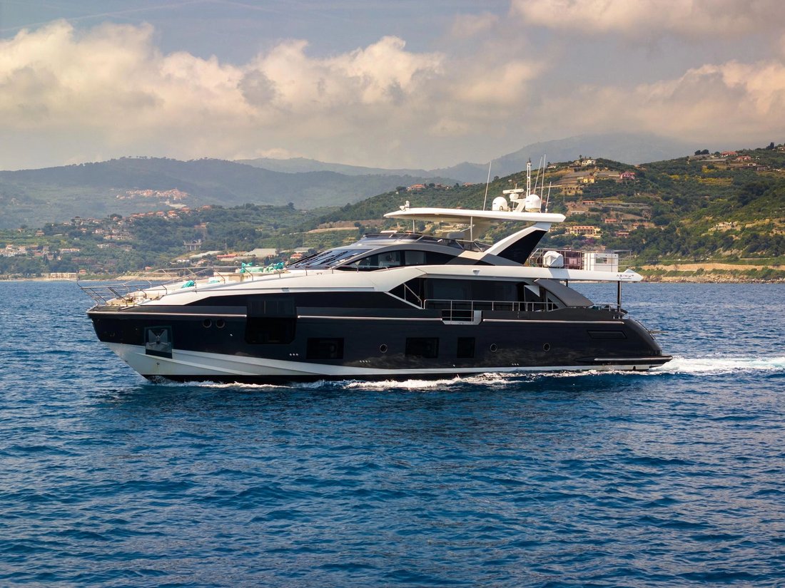 Motor Yacht in Italy 2 - 17885221