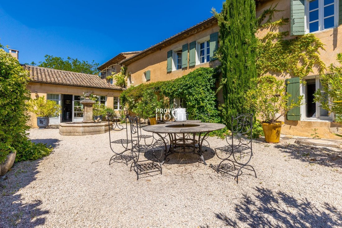 Estate in Gordes, Provence-Alpes-Côte d'Azur, France 2 - 18130804