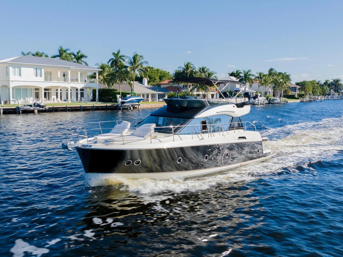 Motor Yacht in United States 1 - 17885482
