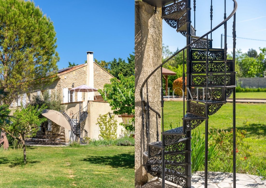 Estate in La Ville, L'Isle-sur-la-Sorgue, France 3 - 18130646