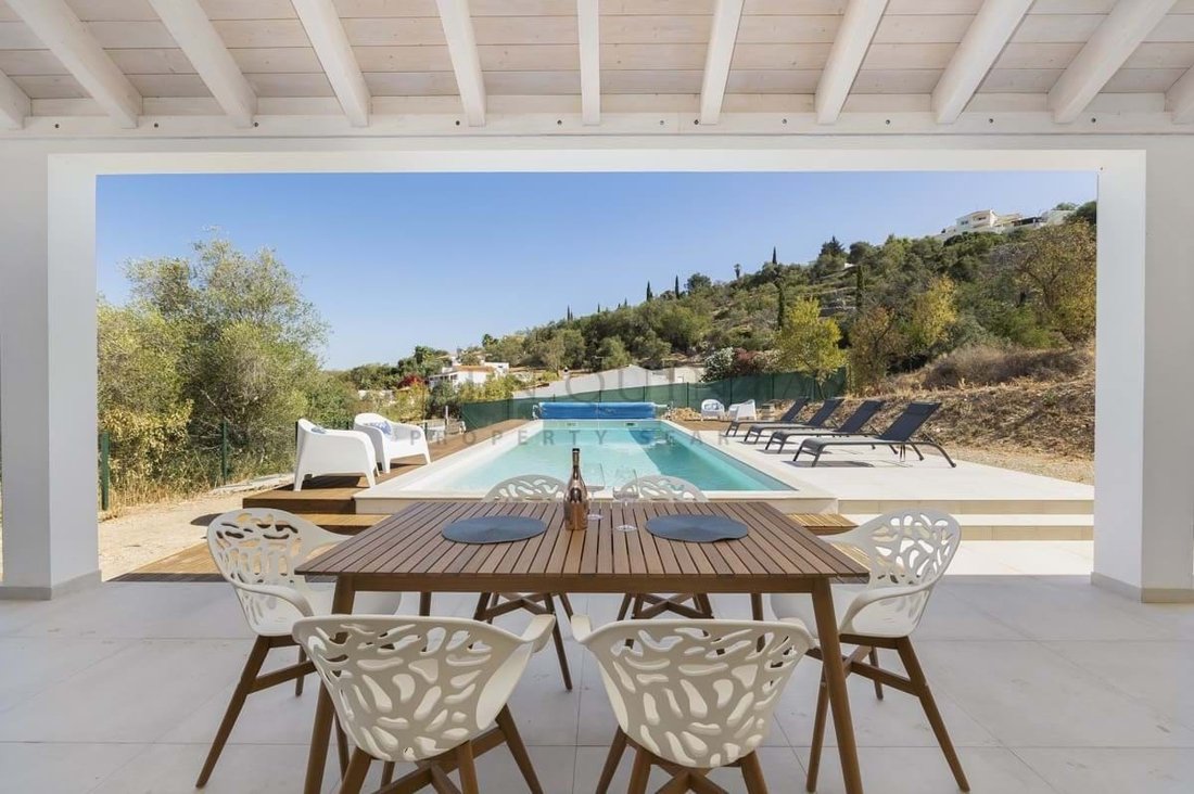 Villa in Loule (Sao Clemente), Algarve, Portugal 1 - 18130854