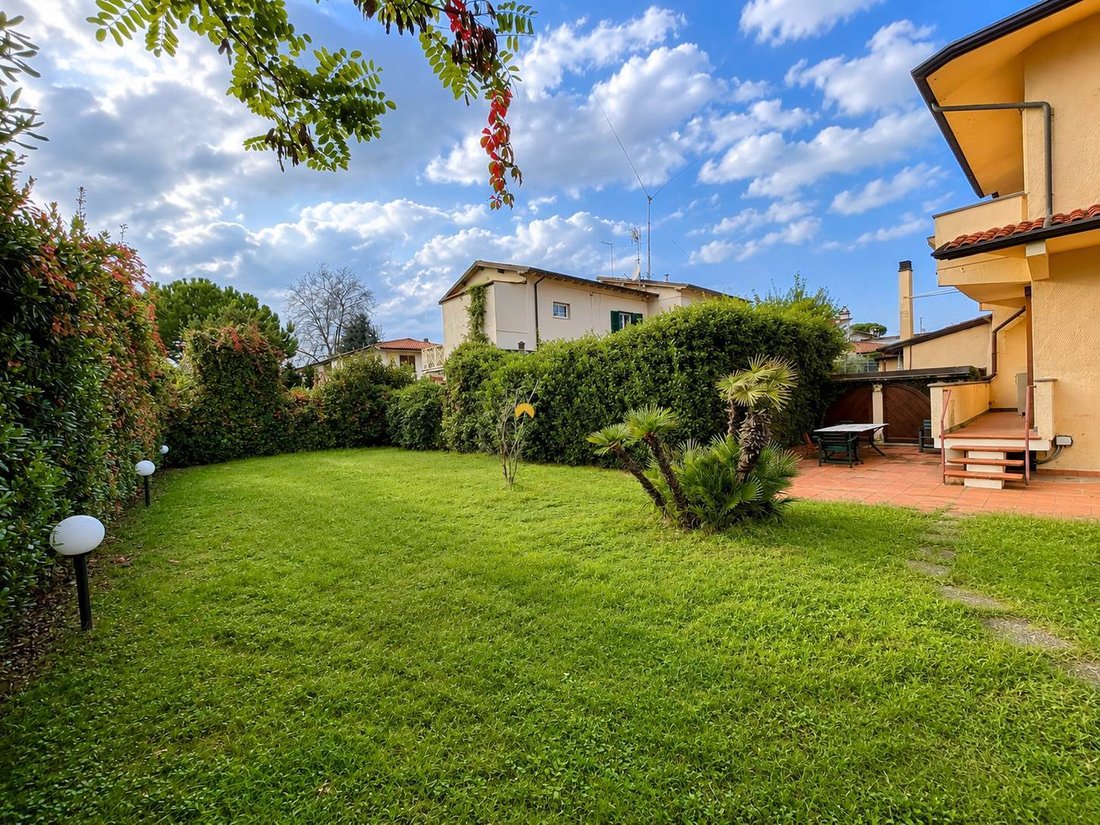 Villa in Pietrasanta, Tuscany, Italy 3 - 18127688