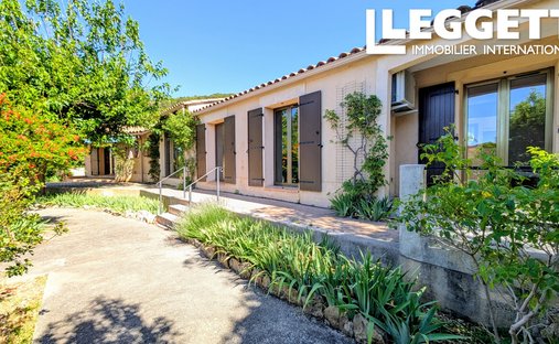 Villa in Cuges-les-Pins, Provence-Alpes-Côte d'Azur, France 1