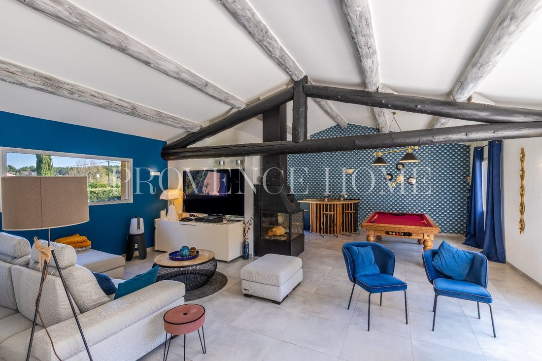 Estate in Maubec, Provence-Alpes-Côte d'Azur, France 4 - 18130827