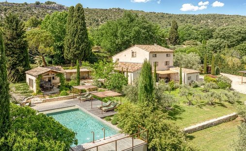 House in Saint-Saturnin-lès-Apt, Provence-Alpes-Côte d'Azur, France 1