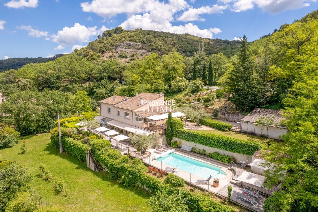 House in Bonnieux, Provence-Alpes-Côte d'Azur, France 1 - 18130759