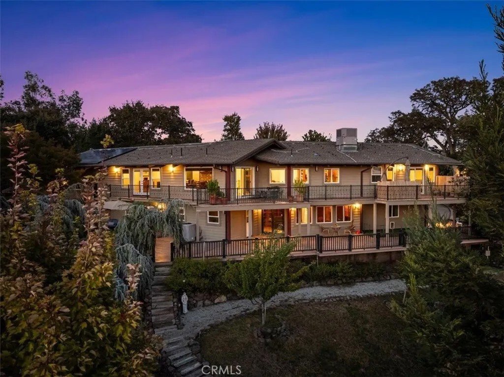 Red Bluff, California, United States 1 - 16576811