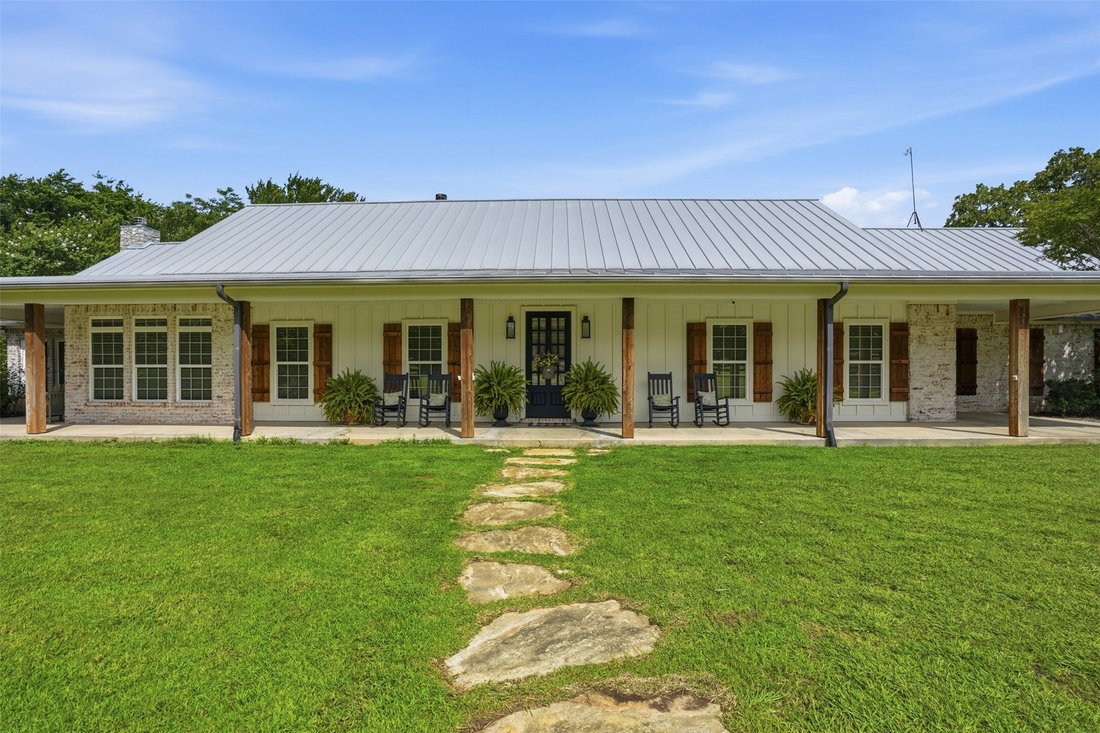 House in Granbury, Texas, United States 1 - 17431101