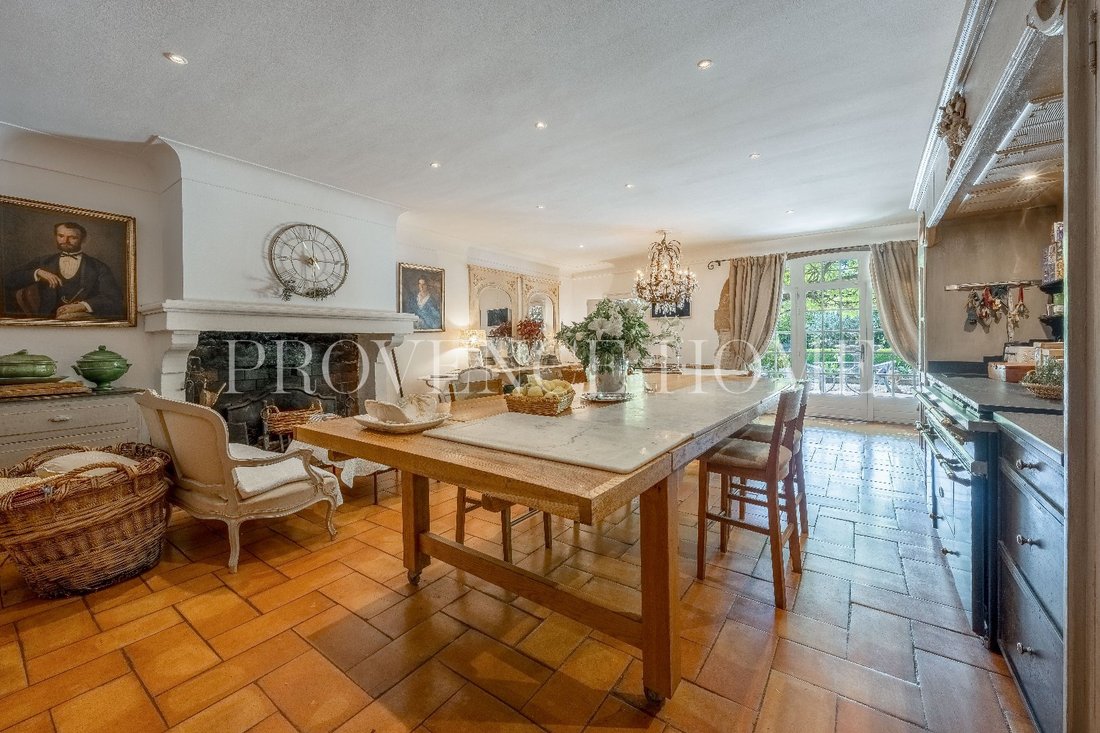 Estate in Lagnes, Provence-Alpes-Côte d'Azur, France 5 - 18130828