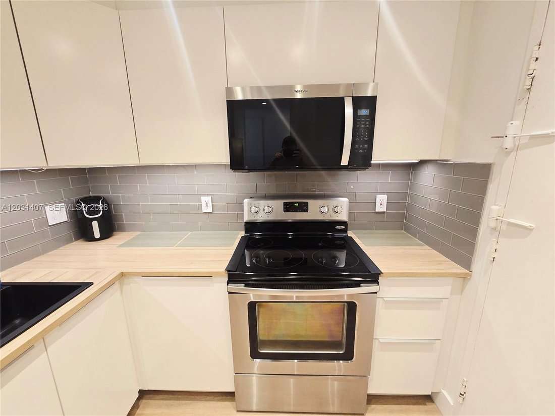 Condo in Miami Beach, Florida, United States 5 - 18129695