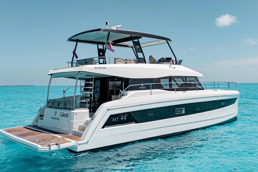 Catamaran in Mexico 3 - 18130527