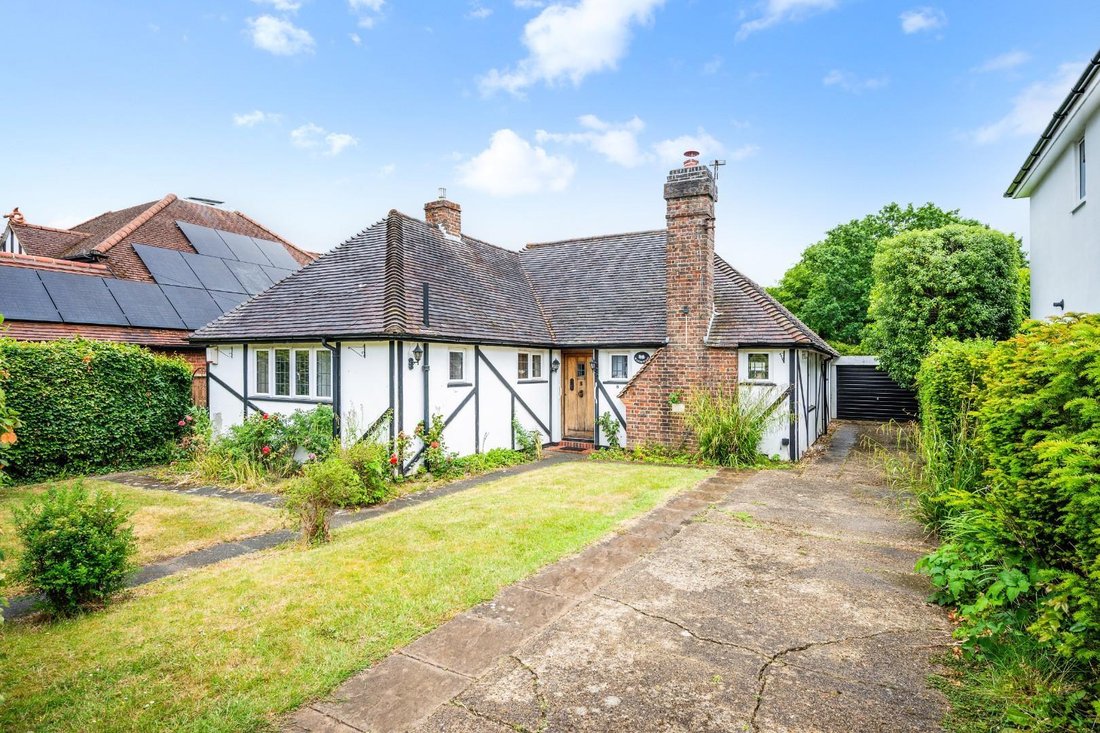 Bungalow in Walton on the Hill, Reigate and Banstead, England 1 - 18127535