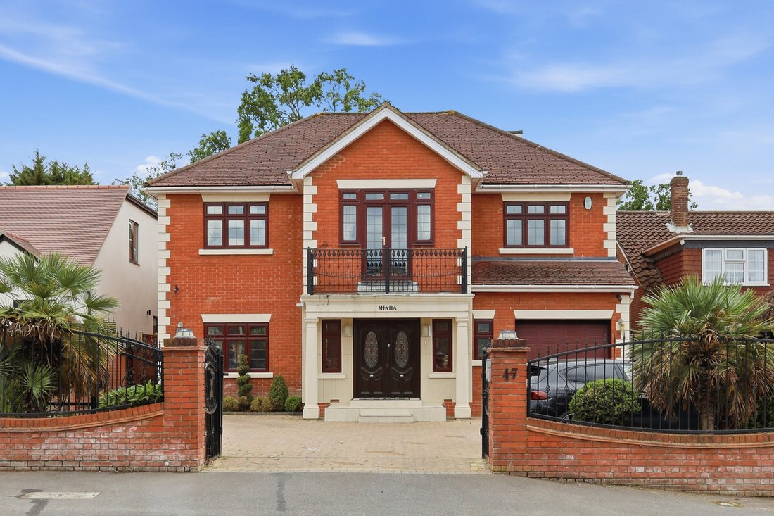 House in Little West Hatch, Chigwell, England 1 - 18131460