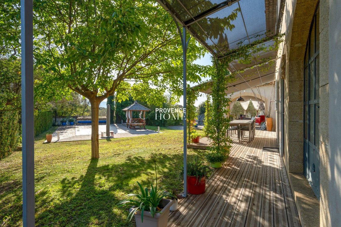 Estate in Cabrières-d'Avignon, Provence-Alpes-Côte d'Azur, France 3 - 18130794