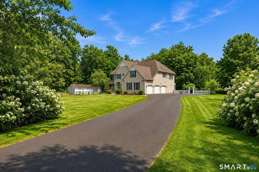 House in Milford, Connecticut, United States 2 - 18131147