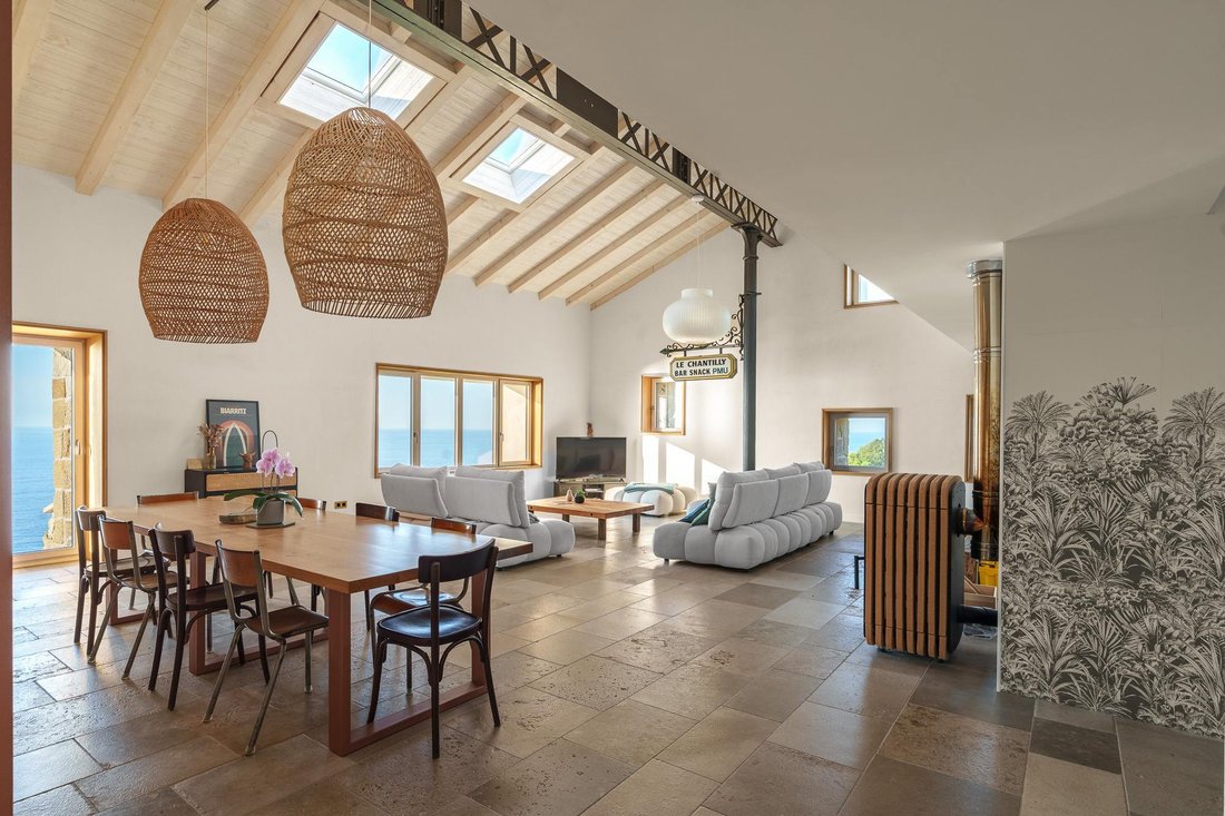 Villa in Mendebaldea, Donostia-San Sebastian, Spain 1 - 16988061
