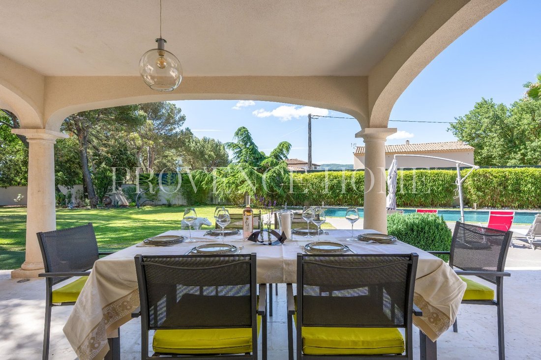 Estate in Cabrières-d'Avignon, Provence-Alpes-Côte d'Azur, France 4 - 18130824